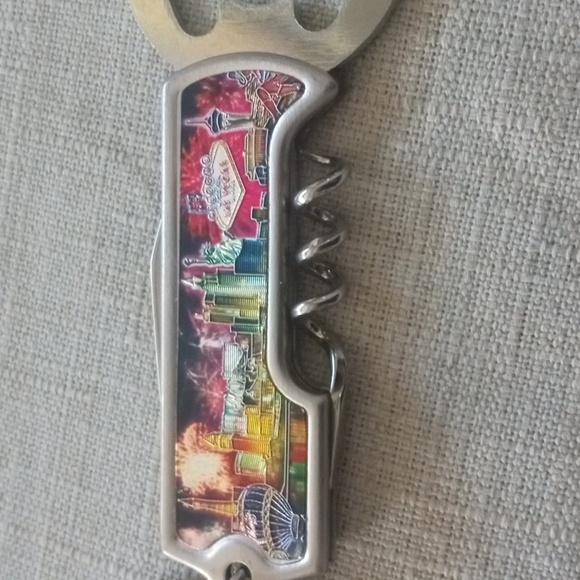 4/$15  Welcome to Fabulous Las Vegas Nevada Sign Souvenir Multi Tool KeyRing - Picture 2 of 8